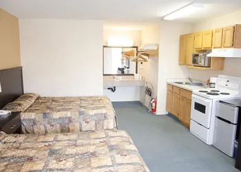 Best Budget Inn and Suites hotel thumbnail 8