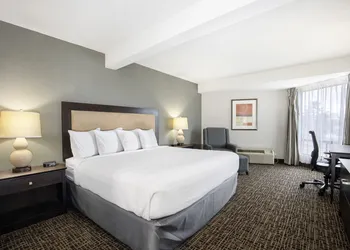 Ramada by Wyndham Kamloops hotel thumbnail 5