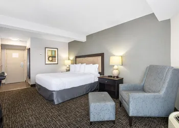 Ramada by Wyndham Kamloops hotel thumbnail 6