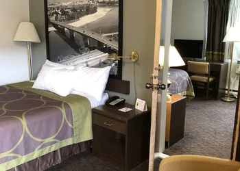 Super 8 by Wyndham Kamloops East hotel thumbnail 6