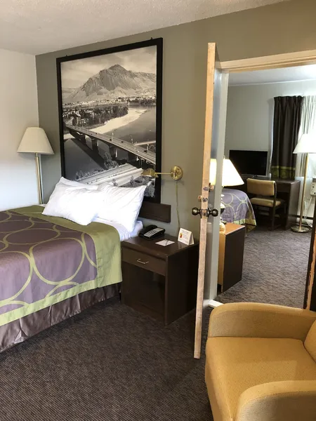 Super 8 by Wyndham Kamloops East hotel detail image 6