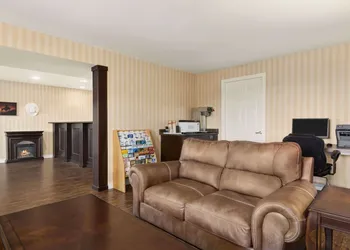 Travelodge by Wyndham Kamloops Mountview hotel thumbnail 2