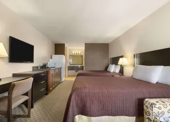 Travelodge by Wyndham Kamloops Mountview hotel thumbnail 6
