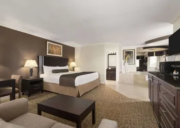 Travelodge by Wyndham Kamloops Mountview hotel thumbnail 7