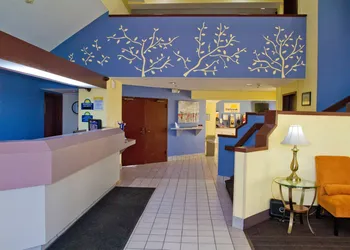 Days Inn by Wyndham Blue Springs hotel thumbnail 4
