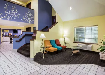 Days Inn by Wyndham Blue Springs hotel thumbnail 5
