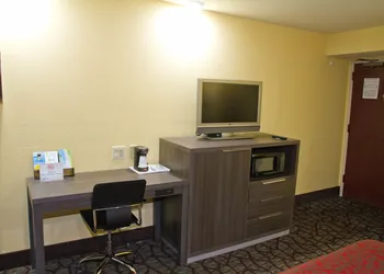 Days Inn by Wyndham Blue Springs hotel thumbnail 7