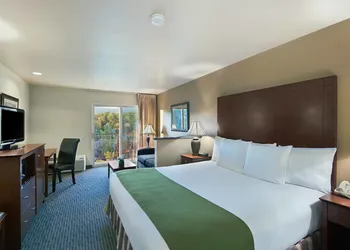 Oxford Suites Yakima hotel thumbnail 4