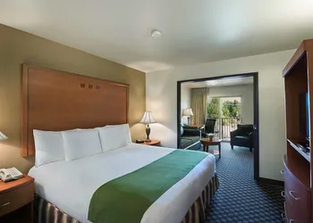 Oxford Suites Yakima hotel thumbnail 6