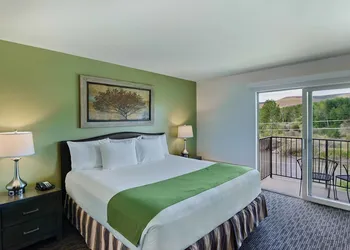 Oxford Suites Yakima hotel thumbnail 8