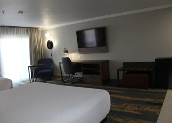 La Quinta Inn & Suites by Wyndham Yakima Downtown hotel thumbnail 6
