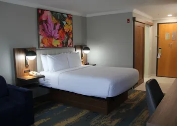 La Quinta Inn & Suites by Wyndham Yakima Downtown hotel thumbnail 8