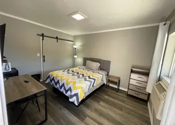 Belle-Aire Motel hotel thumbnail 6