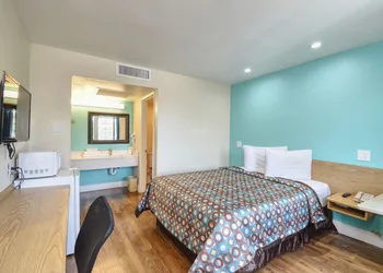 Vagabond Inn Buttonwillow North I-5 hotel thumbnail 6
