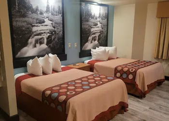 Super 8 by Wyndham Show Low hotel thumbnail 3