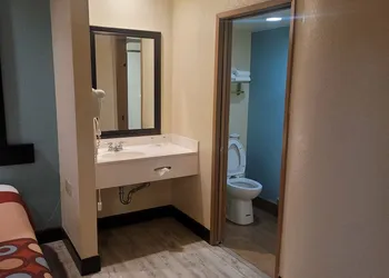 Super 8 by Wyndham Show Low hotel thumbnail 7