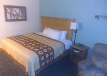 Super 8 by Wyndham Baxter/Brainerd Area hotel thumbnail 4