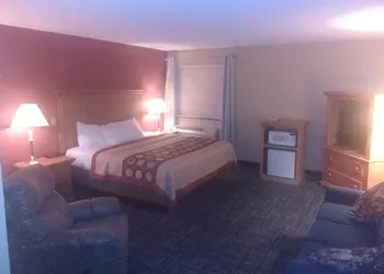 Super 8 by Wyndham Baxter/Brainerd Area hotel thumbnail 5