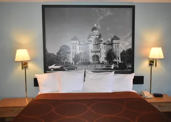 Super 8 by Wyndham Carthage hotel thumbnail 3