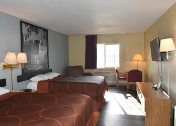 Super 8 by Wyndham Carthage hotel thumbnail 4