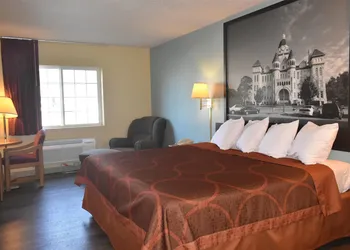 Super 8 by Wyndham Carthage hotel thumbnail 7
