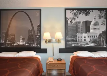 Super 8 by Wyndham Carthage hotel thumbnail 8