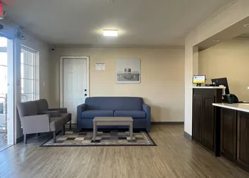 Quality inn Neosho hotel thumbnail 2