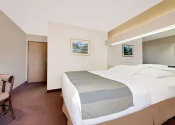 Microtel Inn & Suites by Wyndham Joplin hotel thumbnail 4