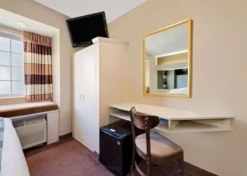 Microtel Inn & Suites by Wyndham Joplin hotel thumbnail 5