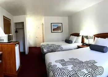 Austin's Chuckwagon Lodge hotel thumbnail 2