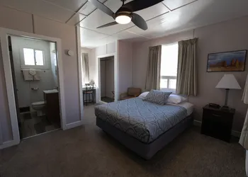 Austin's Chuckwagon Lodge hotel thumbnail 5