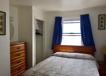 White Caps Motel hotel thumbnail 2