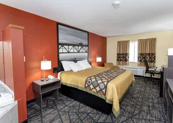 Super 8 by Wyndham Big Rapids hotel thumbnail 7