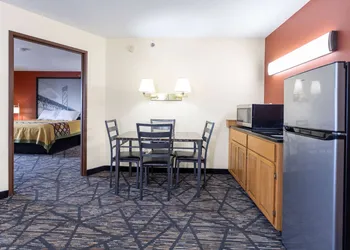 Super 8 by Wyndham Big Rapids hotel thumbnail 8