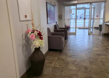 Super 8 by Wyndham Estevan hotel thumbnail 2