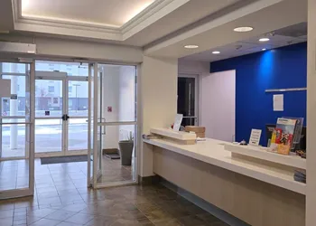 Super 8 by Wyndham Estevan hotel thumbnail 4