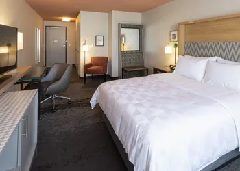 Holiday Inn Marquette by IHG hotel thumbnail 2