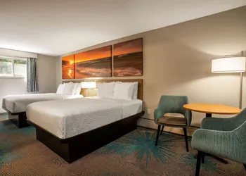 Days Inn by Wyndham Marquette hotel thumbnail 6