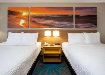 Days Inn by Wyndham Marquette hotel thumbnail 8