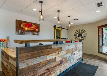 Econo Lodge Lakeview hotel thumbnail 4