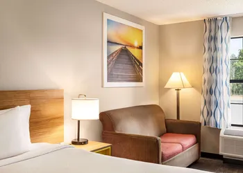 Days Inn by Wyndham Shallotte hotel thumbnail 5