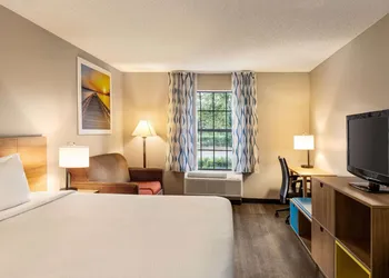 Days Inn by Wyndham Shallotte hotel thumbnail 6