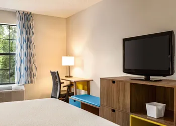 Days Inn by Wyndham Shallotte hotel thumbnail 7