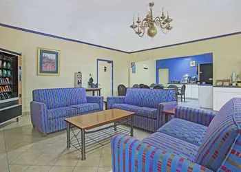 Days Inn by Wyndham Benson hotel thumbnail 2