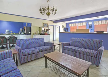 Days Inn by Wyndham Benson hotel thumbnail 3