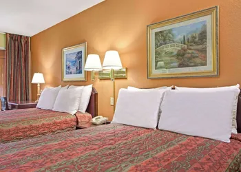 Days Inn by Wyndham Benson hotel thumbnail 8