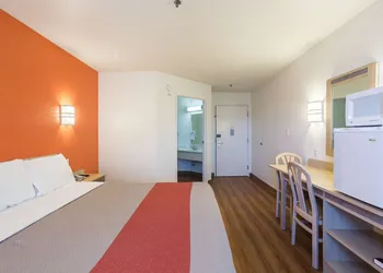 Motel 6 Dale, IN hotel thumbnail 8