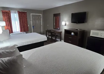 Days Inn by Wyndham Clinton hotel thumbnail 4