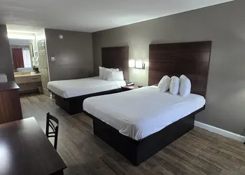 Days Inn by Wyndham Clinton hotel thumbnail 5