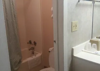 Travelodge by Wyndham Elkton University Area hotel thumbnail 8